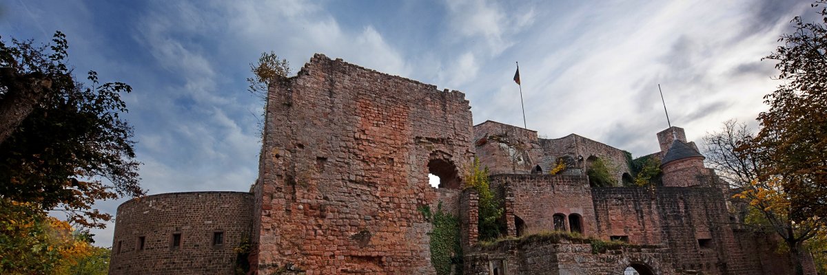 Frontalansicht von Burg Nanstein