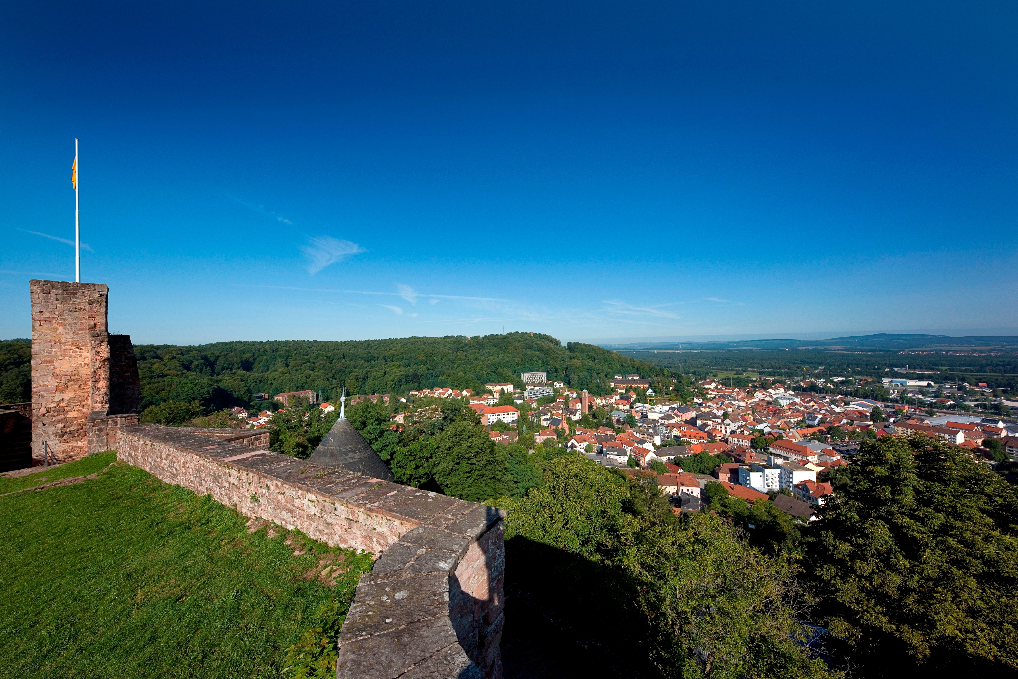 Aussicht von Burg Nanstein auf Landstuhl