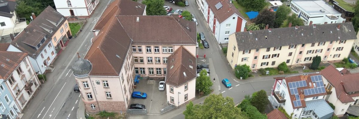 Blick auf das Landstuhler Rathaus von oben