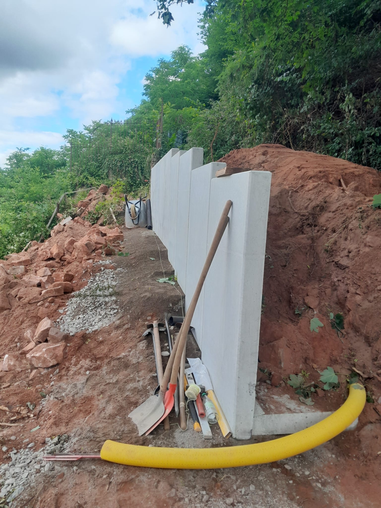 Arbeiten am gesperrten Waldweg in Landstuhl