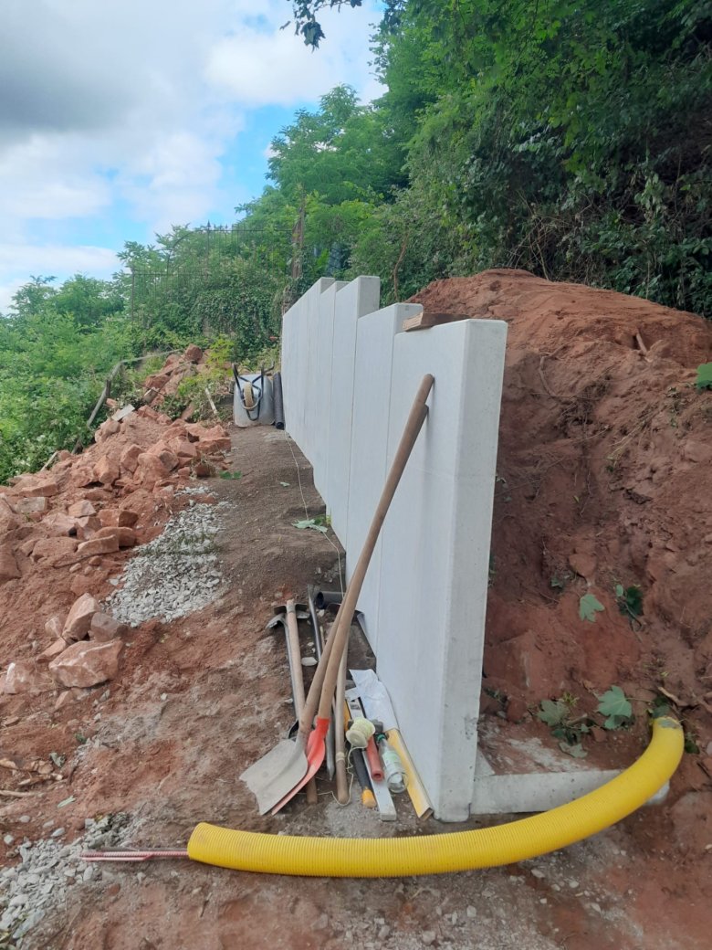 Arbeiten am gesperrten Waldweg in Landstuhl