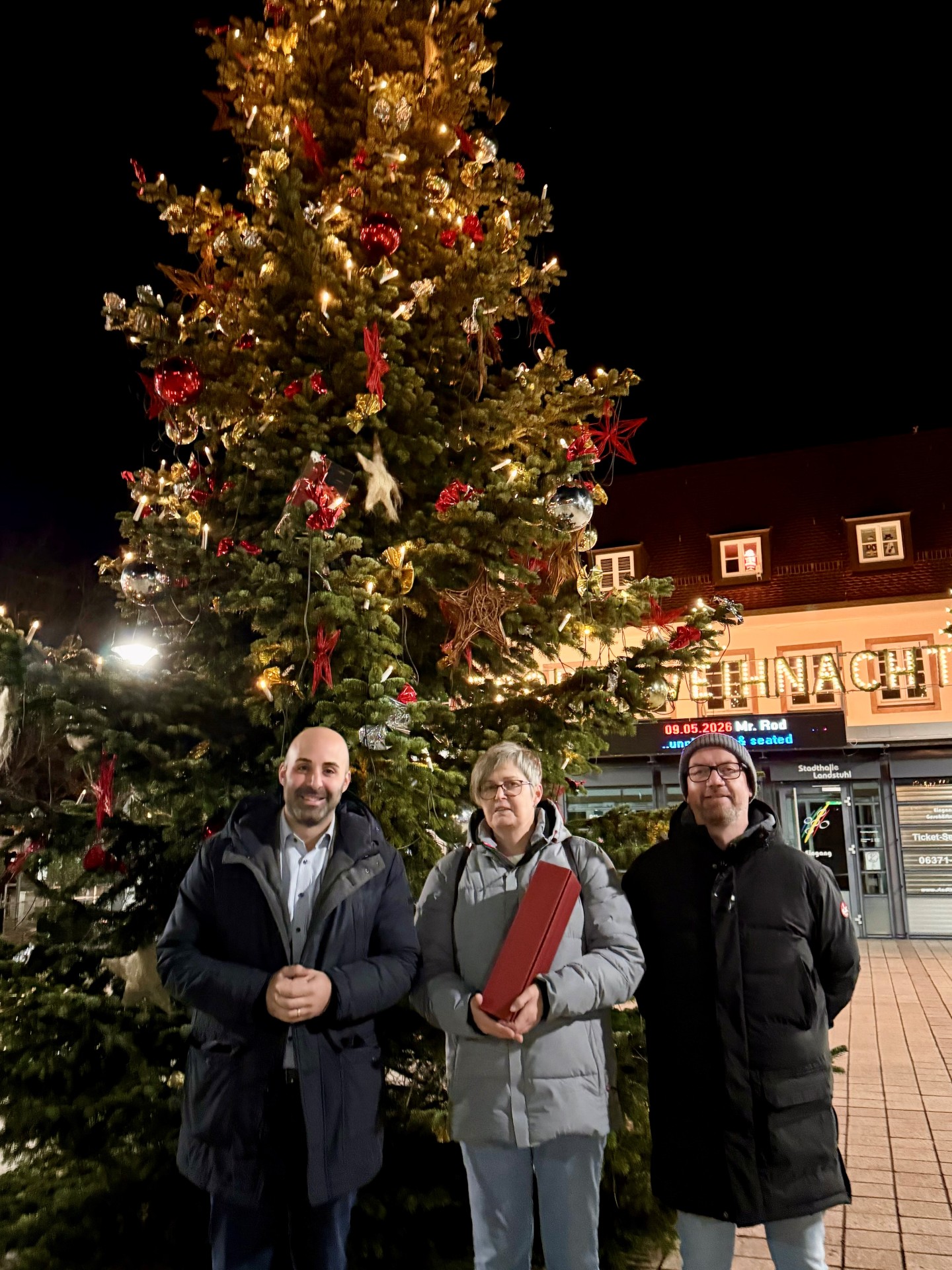 Dank für Tannenbaumspende Übergabe Bild Burg Nanstein
