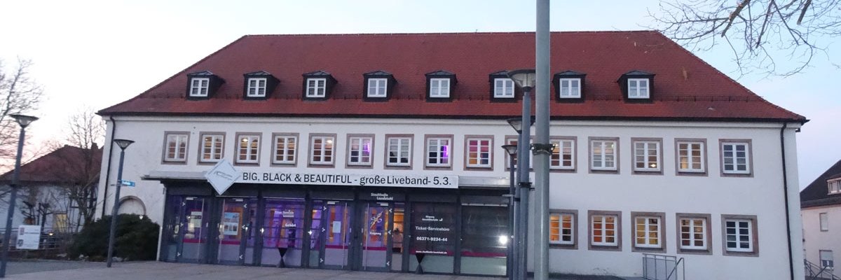 Außenansicht der Stadthalle Landstuhl